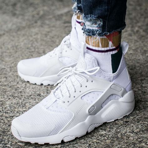 nike huarache trainers triple white